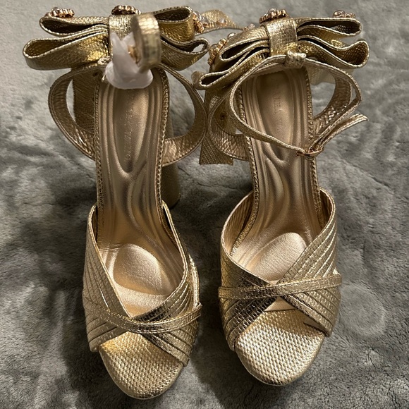 NEW Azalea Wang Crawley Platform Sandal - Picture 6 of 15